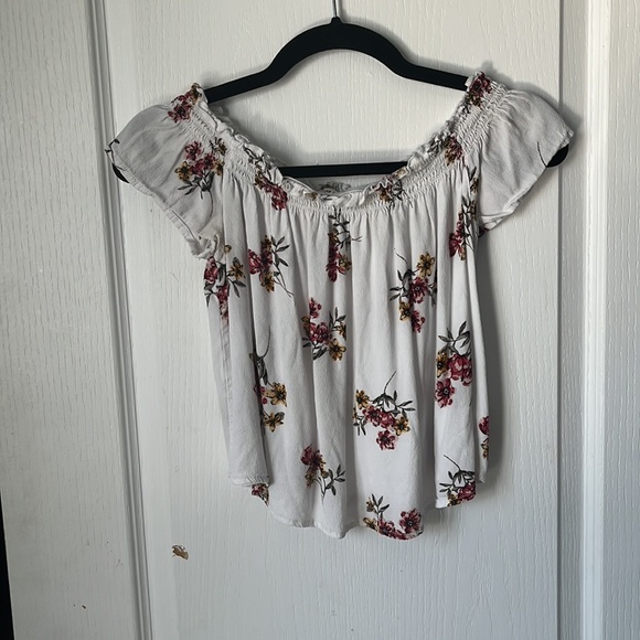 Over the shoulder floral tee shirt - Picture 2 of 3